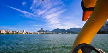 Conheça os pedalinhos da Lagoa Rodrigo de Freitas e curta um passeio à bordo de um Cisne.