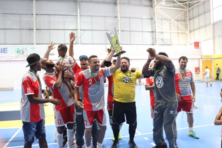 Final de torneio de futsal lota ginásio do CIE no Caxambú em Petrópolis