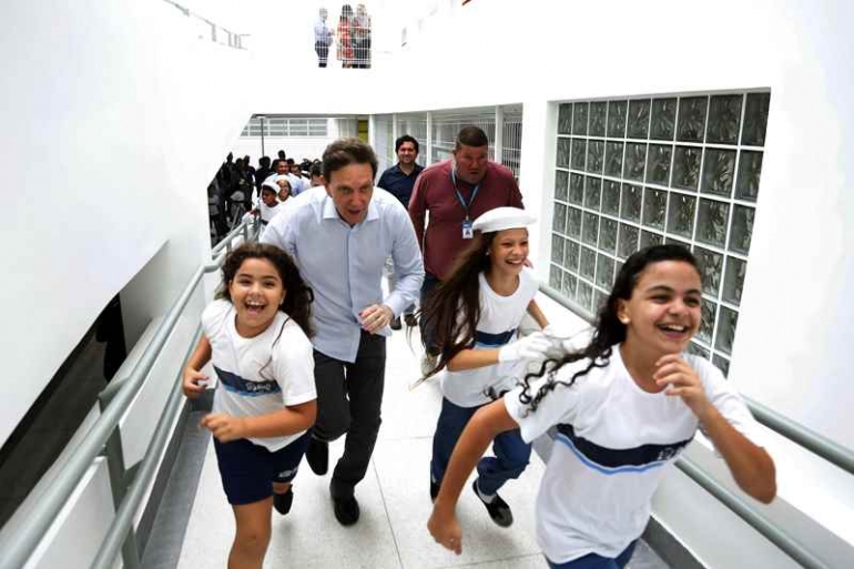 Prefeitura do Rio inaugura escola totalmente climatizada em Senador Camará