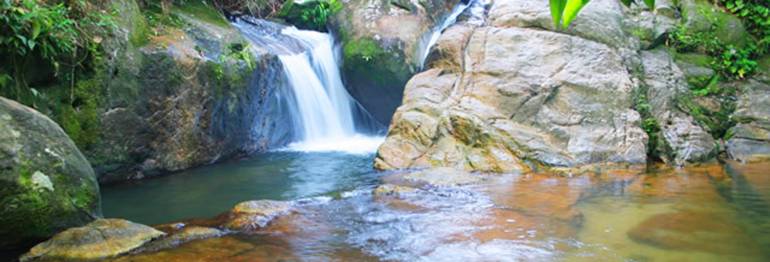 Cachoeira do Poço Fundo em Trindade fica ao lado da &#039;Pedra que Engole&#039;.
