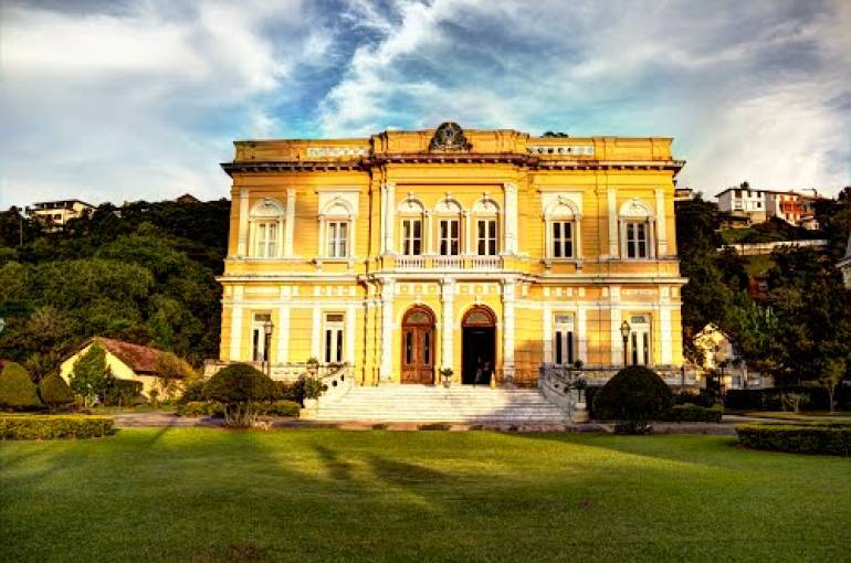 O Palácio Rio Negro é um museu dedicado à memória da República em terras imperiais.